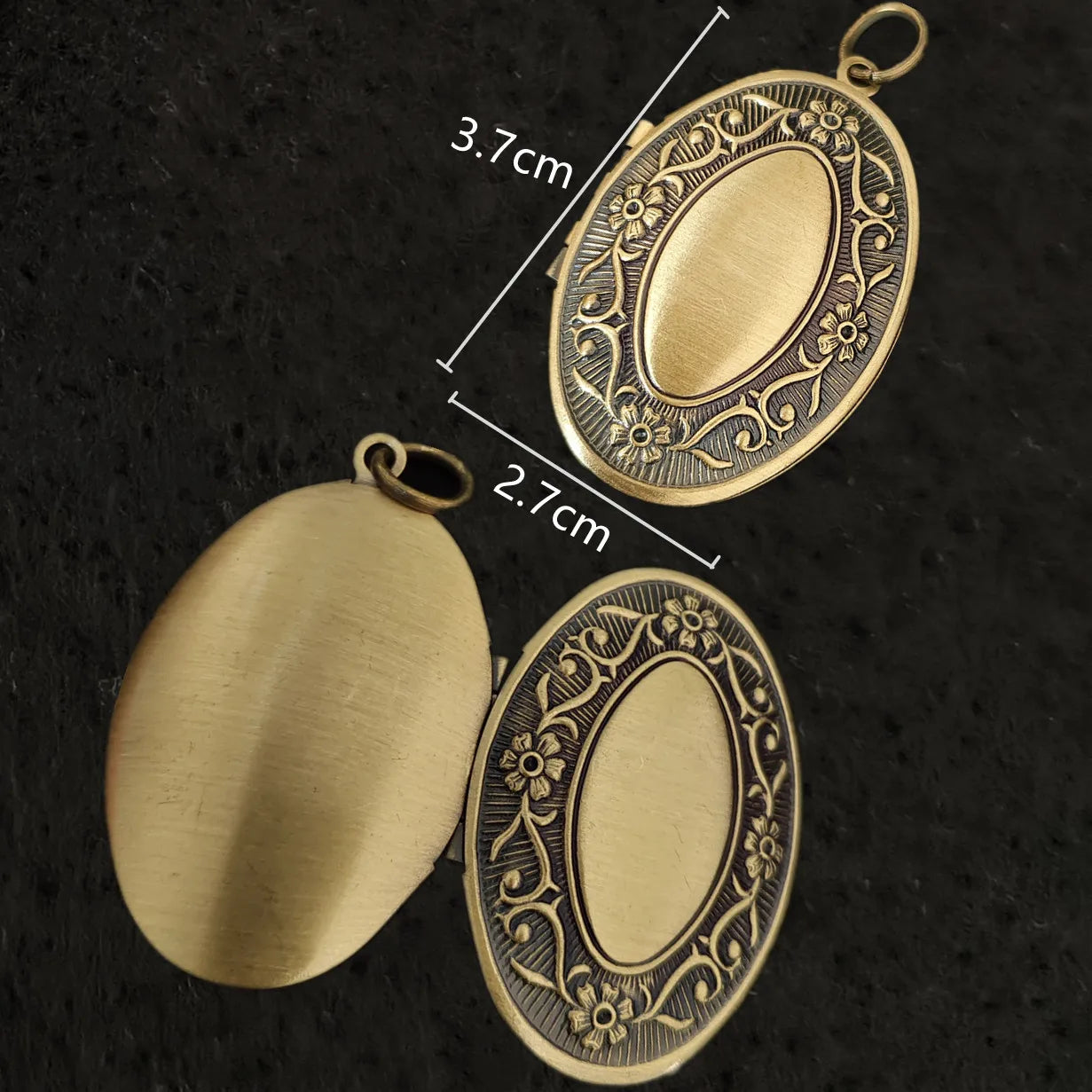 Retro oval memory locket pendant for photos and keepsakes with size details