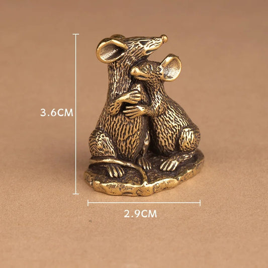 Size information chart for brass couple mouse figurine showing dimensions and measurement details