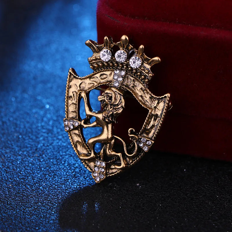 Decorative lion crown brooch with crystal design luxury accessory